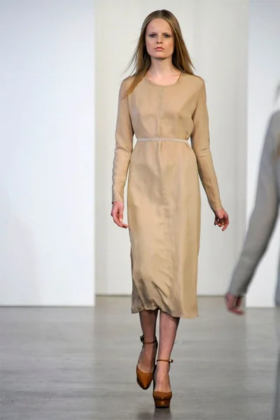 Look 10